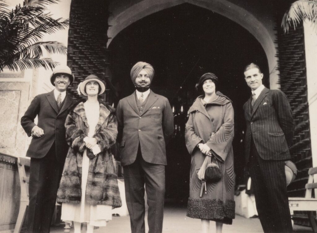 Op bezoek bij de Maharadja van Patiala - 30-01-1925 - Jenny 2e van rechts